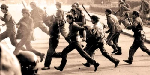 Proteste violente în România anilor ‘90: conflictul interetnic de la Târgu Mureș, Piața Universității și mineriadele / VIDEO jpeg