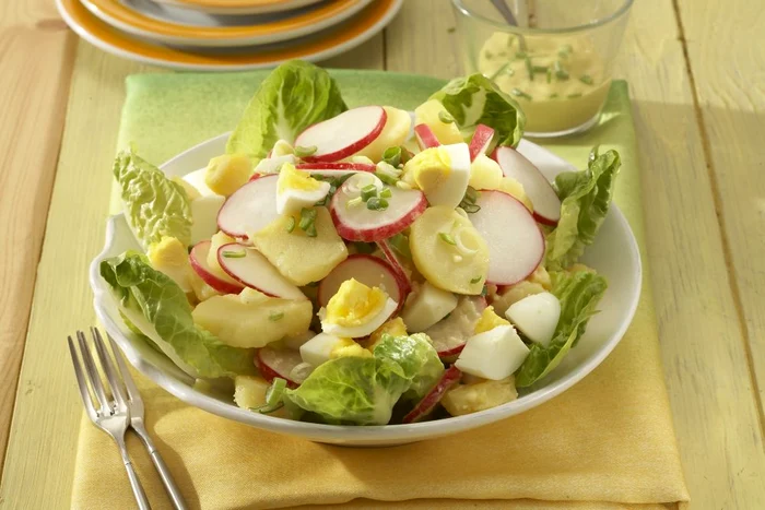 salata de cartofi cu ridichi jpeg