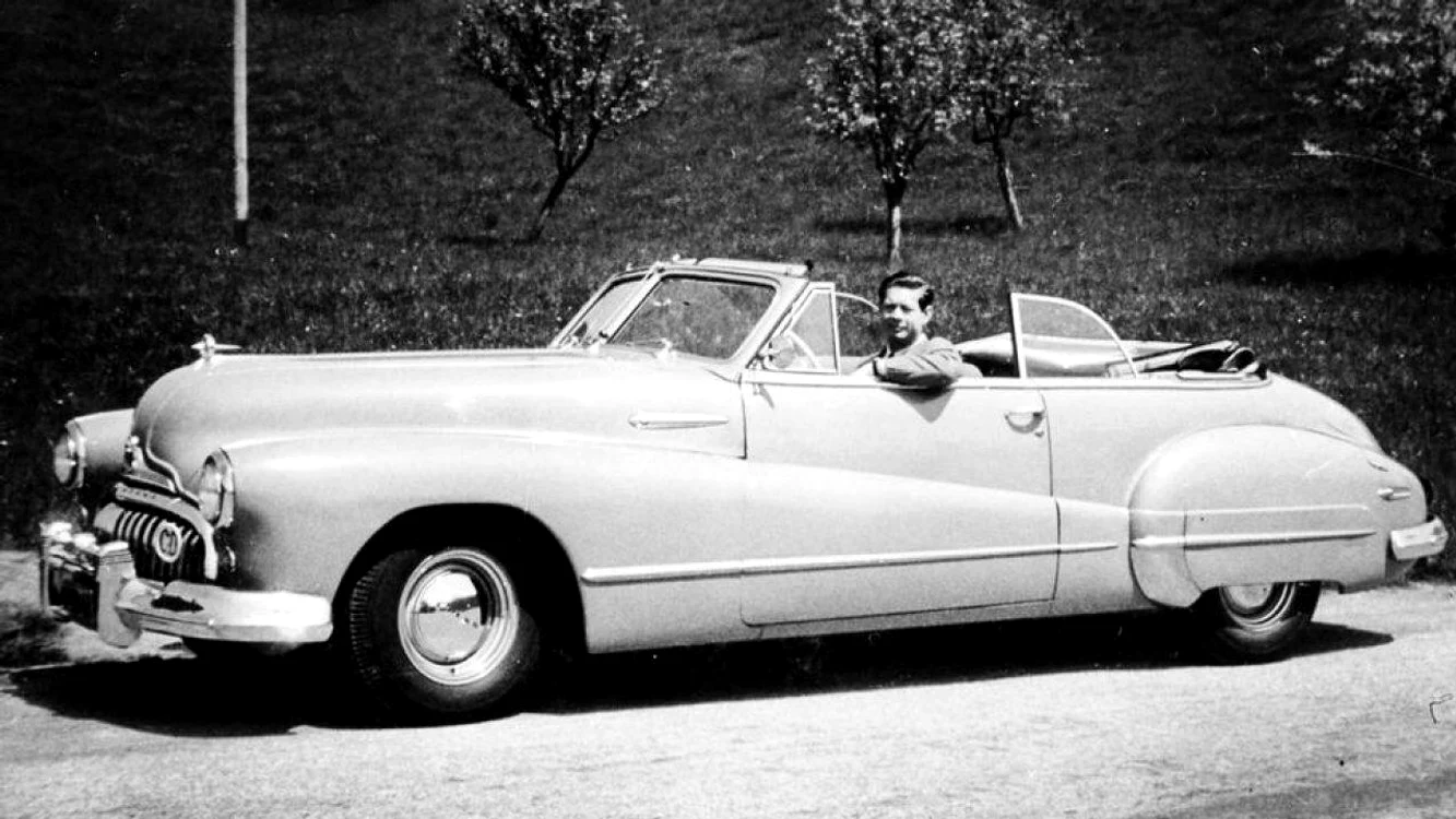 Regele Mihai la volanul unui Buick Roadmaster FOTO Adevărul