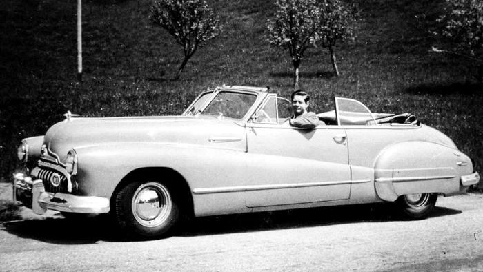 Regele Mihai la volanul unui Buick Roadmaster FOTO Adevărul