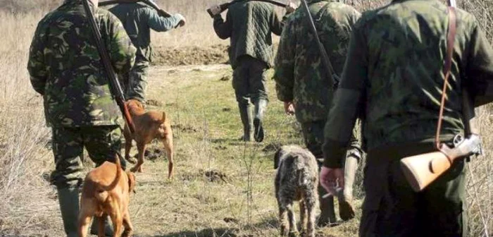 Partidele de vânătoare organizate pentru străini aduc cei mai mulţi bani asociaţiilor