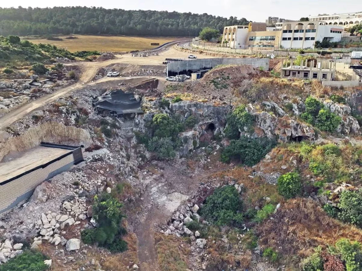 Peștera preistorică descoperită lângă Fureidis, în nordul Israelului (© Emil Aladjem / Israel Antiquities Authority)