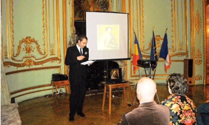 Gabriel Badea-Păun, prezentându-şi volumul „Le style Second Empire...“ la Ambasada României de la Paris