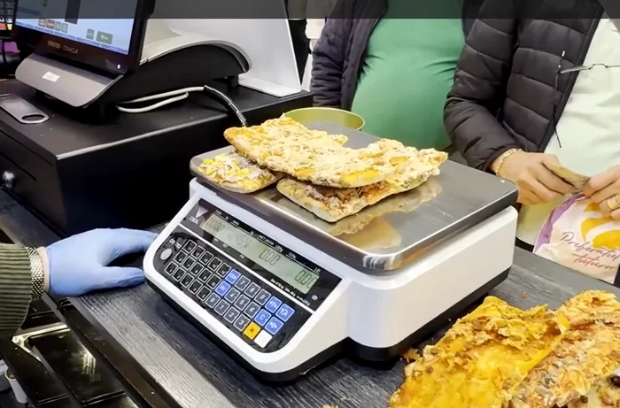 Inspectorii au constatar nerespectarea gramajului la produsele alimentare FOTO: captura video.