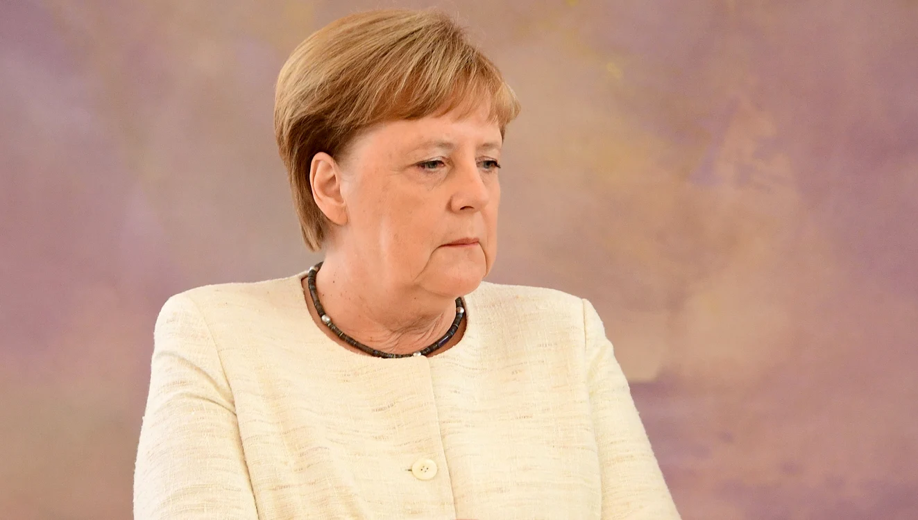 
    Angela Merkel, în timp ce tremura a doua oarăFoto: Epa-Efe  