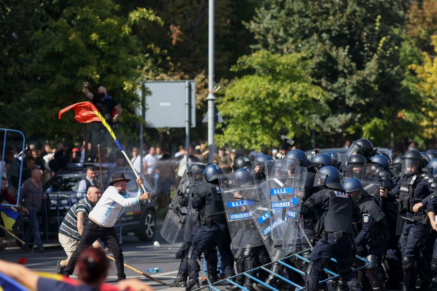 Oierii, spectatori la propriul protest: cum au transformat agitatorii revolta fermierilor într-o gherilă urbană