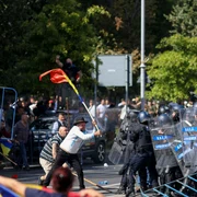 Ciocniri violente între forțele de ordine, fermieri și reprezentanți ai mișcărilor suveraniste, în București. FOTO Inquam Photos / George Călin