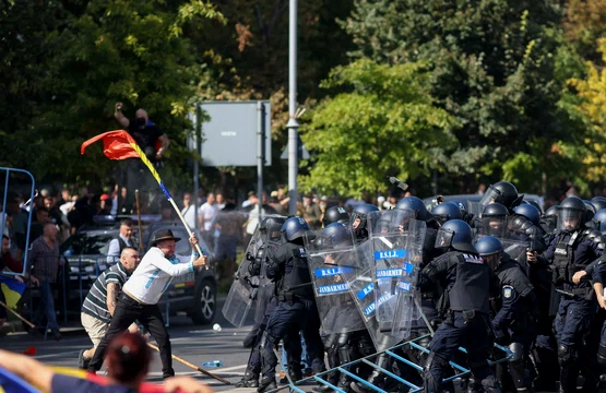 Ciocniri violente între forțele de ordine, fermieri și reprezentanți ai mișcărilor suveraniste, în București. FOTO Inquam Photos / George Călin