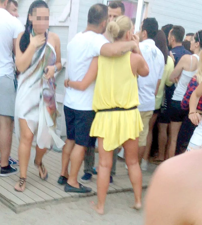 Vica și misteriosul bărbat s-au afișat ca un cuplu într-un club din Mamaia