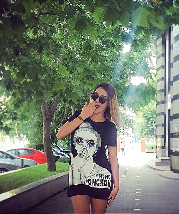 Diana Enache, la indigo  cu doamna de pe tricou 