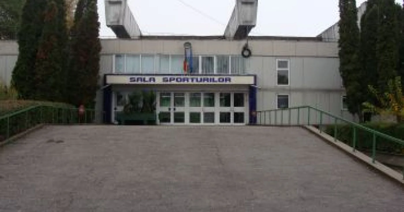 Piteşti: Antrenamente printre mucegai şi igrasie