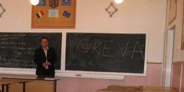 Dascălii afiliaţi federaţiei "Spiru Haret" au decis intrarea în grevă generală pe termen nelimitat