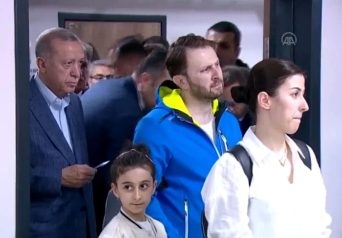 Președintele Erdogan a stat la coadă să voteze FOTO: Captură Twitter