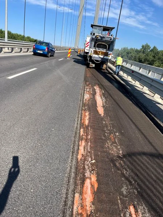 Pe Podul de la Brăila sunt lucrări de reparații