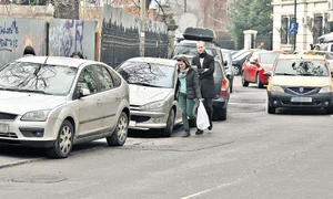 masini pe trotuar jpg