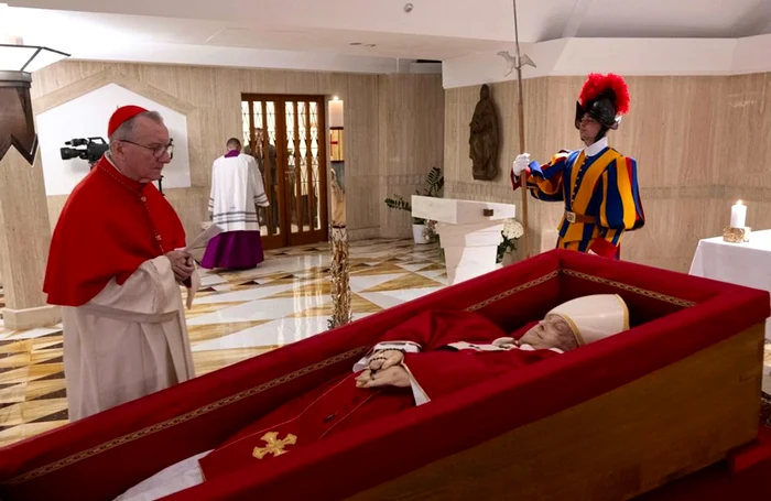 Papa Francisc în sicriu. Foto: Vatican Media.