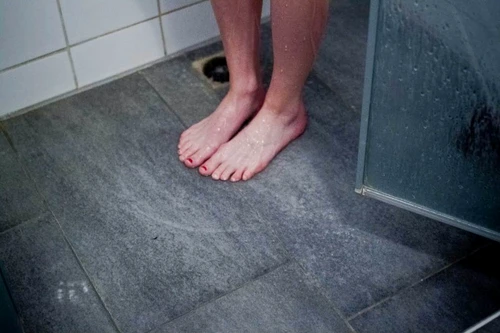 1 iti vei schimba radical parerea avantaje neasteptate ale urinatului sub dus tv74 jpg jpeg