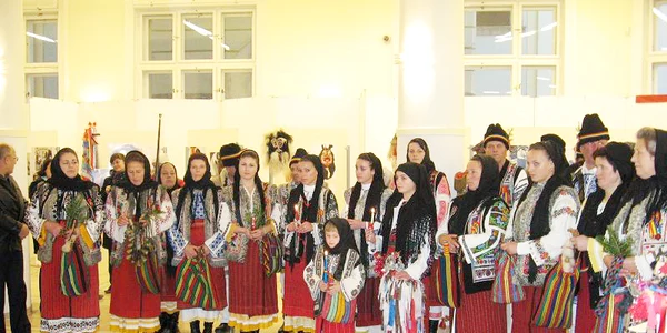 Pe scenă vor urca dansatori populari