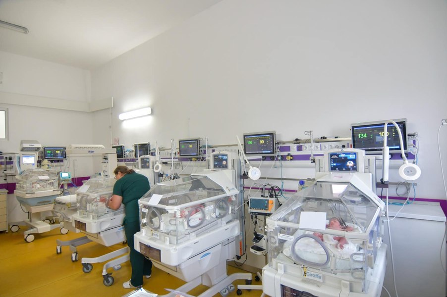 Criză la Maternitatea din Târgu Jiu, care rămâne închisă. 18 angajaţi, dintre care 10 medici, infectaţi cu stafilococul auriu