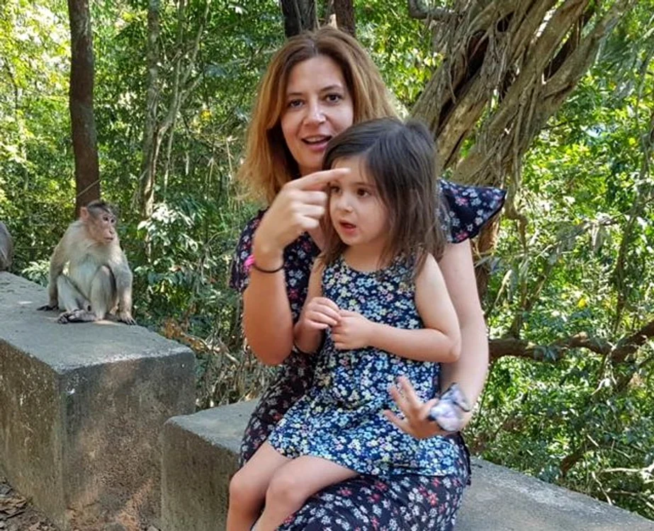 
    Amalia Enache abia așteaptă să călătorească din nou cu fiica ei, Almafoto: arhivă personală  