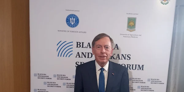 general David Petraeus 01 foto Denis Grigorescu jpg