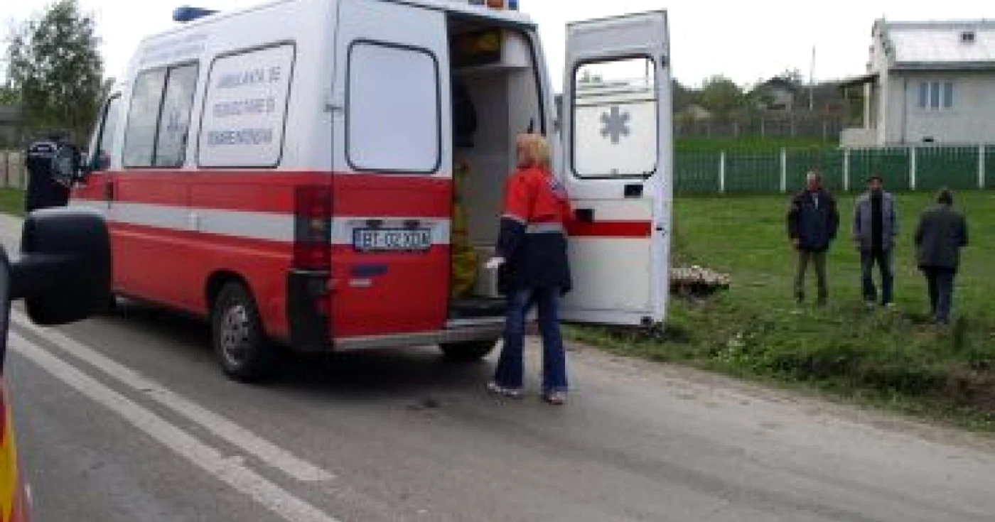 Bebeluşul a fost transportat cu ambulanţa la Spitalul de Copii
