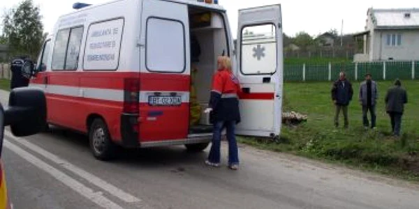 Bebeluşul a fost transportat cu ambulanţa la Spitalul de Copii