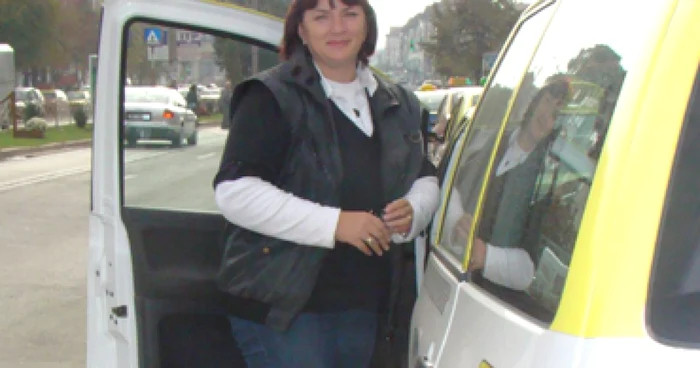 Botoşani: PORTRET: Narcisa Chihaia, Taximetrista care „dă clasă“ colegilor