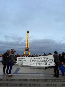 protest paris diaspora romani vot FOTO Ana-Maria Antonie - facebook.com/Annyeee