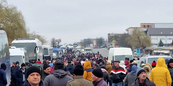 Protestatari SOR transport FOTO Politia md jpeg