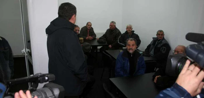 Varstnicii si primarul la noul club