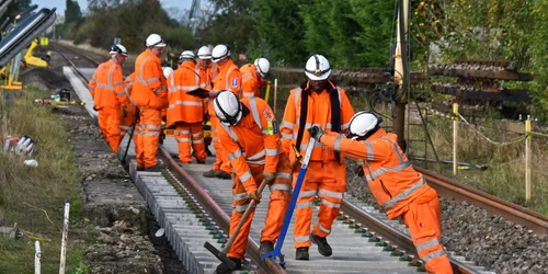 lucratori feroviari shutterstock 1538523482 jpg