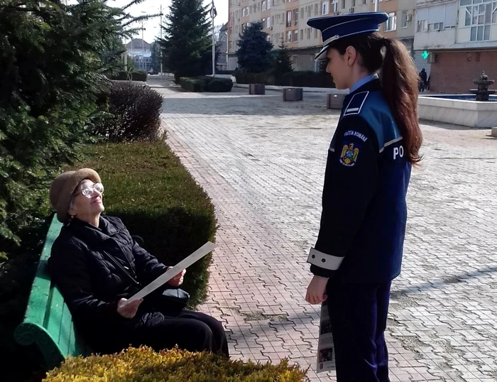 Vârstnicii, la discuţii cu poliţiştii FOTO IPJ Călăraşi