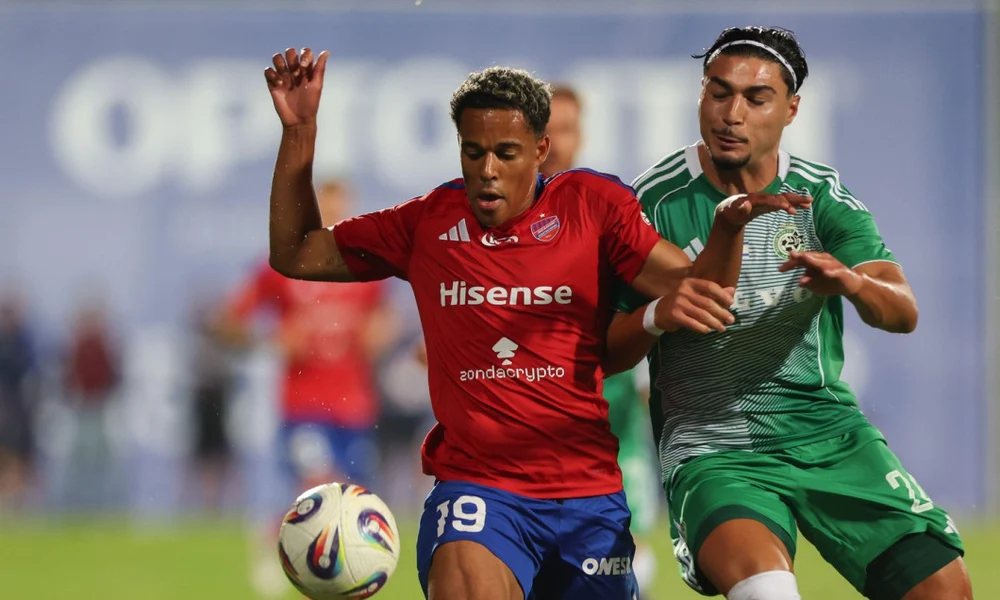 Naționala României are un nou fundaș eligibil. Încă o posibilă soluție pentru Mircea Lucescu