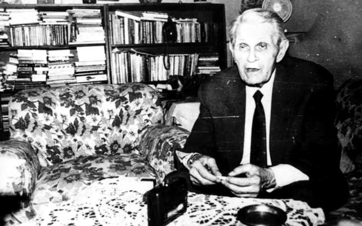 Corneliu Coposu, în timpul unui interviu