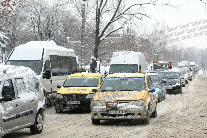 Zăpadă pe străzile Capitalei (foto: Dorin Constanda)