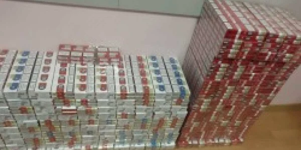 Produsele de tutungerie au fost depistate într-un micorbuz ce transporta pasageri şi colete 
