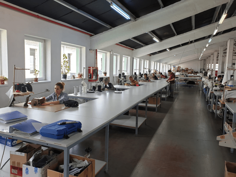 Un lider de piață mondial în protecția roboților vinde fabrica din Sibiu pentru 4,5 milioane de euro FOTO