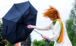 Vant furtuna umbrela FOTO Shutterstock