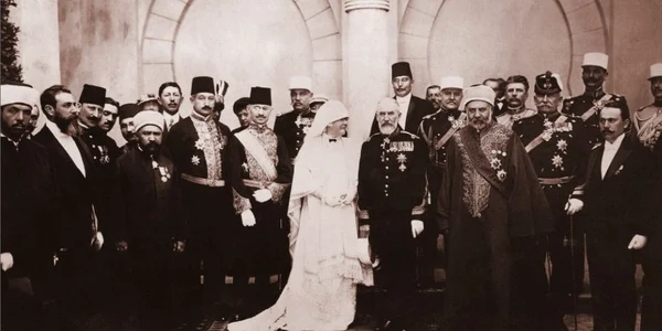 Civilizaţia turco-tătară din Dobrogea - Ceremonia de inaugurare a „Moscheii Regale Carol I" în prezenţa regelui Carol I şi a reginei Elisabeta. Constanţa 31 mai 1913. Colecţie personală Güner Akmolla