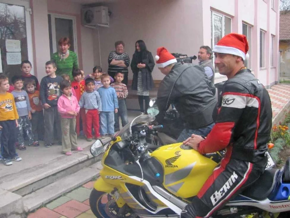 Motocicliștii au dus cadouri la Centrul Cuore