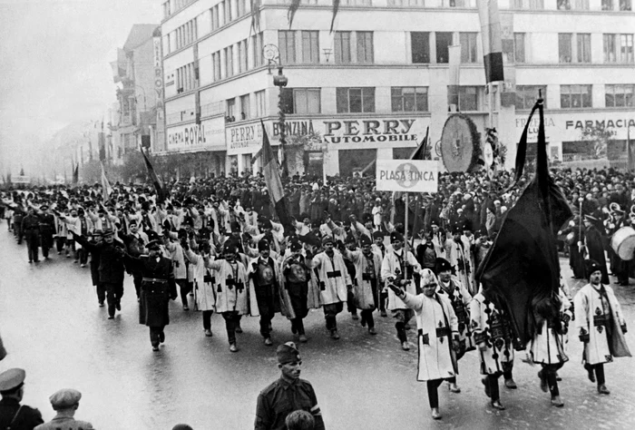 Defilare legionară în toamna lui 1940. FOTO: Getty Images