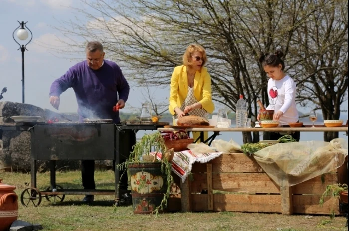 3 monica davidescu aurelian temisan dora mircea dinescu poilitica si delicateturi de florii 2 jpg jpeg