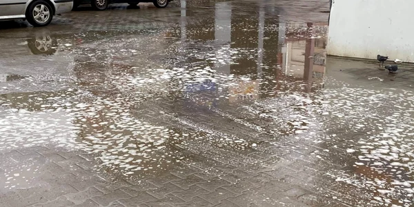 Spumă pe străzile din Iaşi