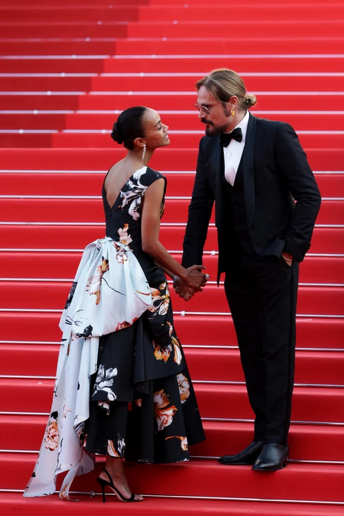 Zoe Saldaña și Marco Perego GettyImages 2277853768 jpg