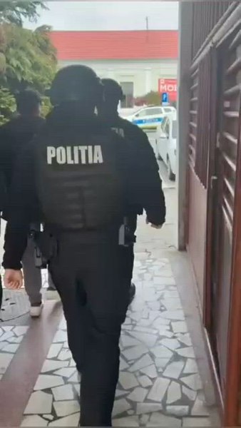 Crimă în Alba după un conflict de familie. Un bărbat a murit înjunghiat în piept, un tânăr de 18 ani și mama sa au fost reținuți