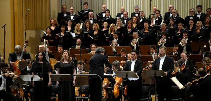 Soliştii şi corul Academiei Santa Cecilia din Roma FOTO: Agerpres