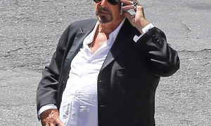Al Pacino, cu multe kilograme în plus, pe străzile din West Hollywood jpeg