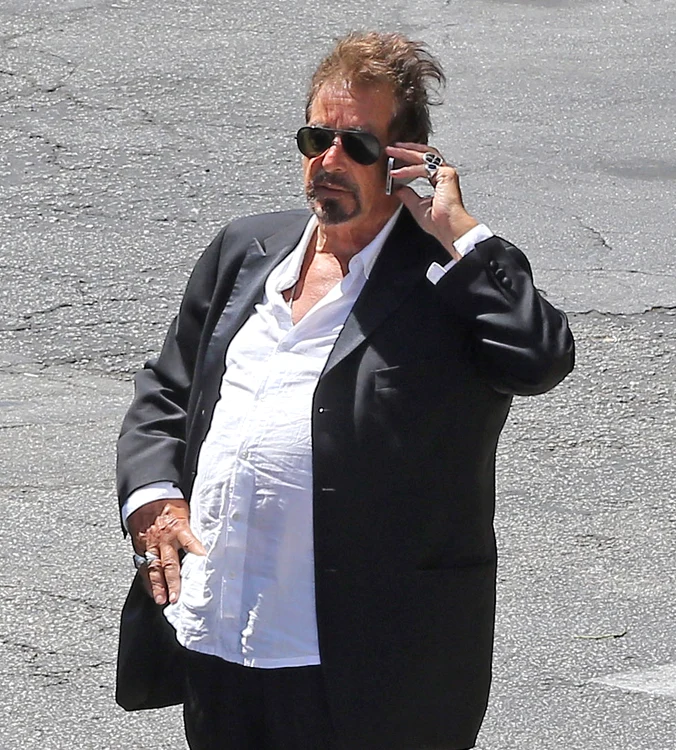 Al Pacino, cu multe kilograme în plus, pe străzile din West Hollywood