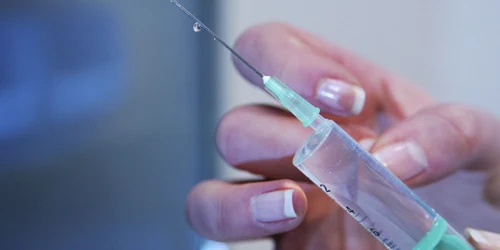 vaccin in seringa jpeg